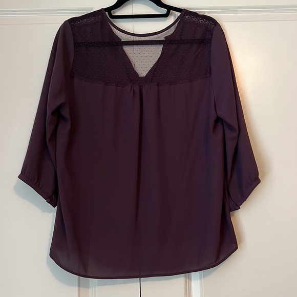 Plum colored polyester 3/4 sleeve blouse - Picture 5 of 6
